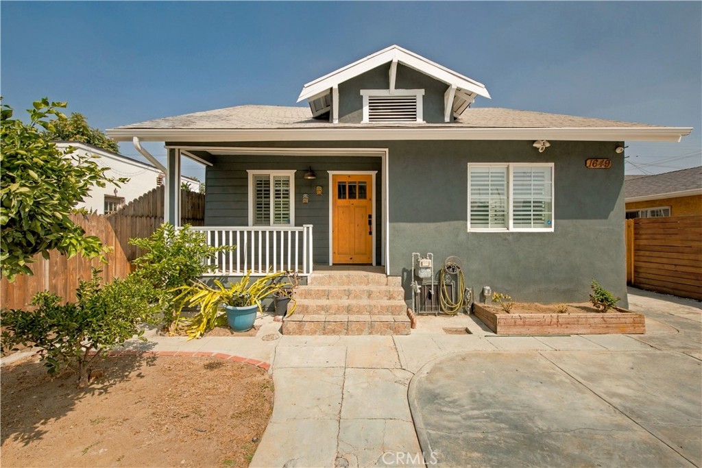 1649 E 43rd Property Photo 1