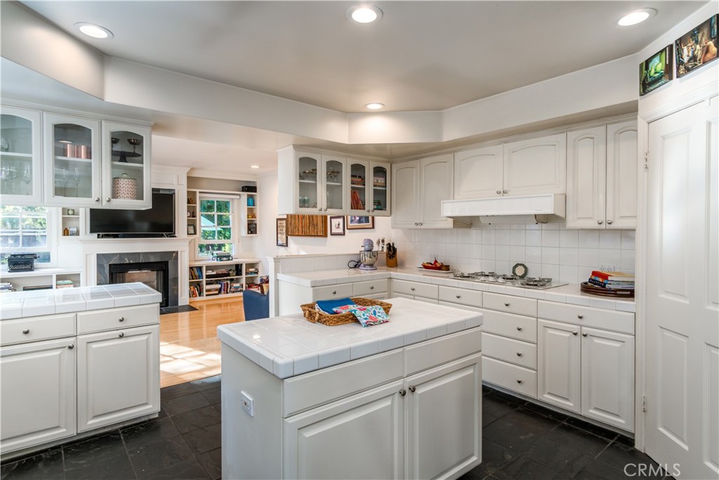 4755 Burnet Property Photo 7