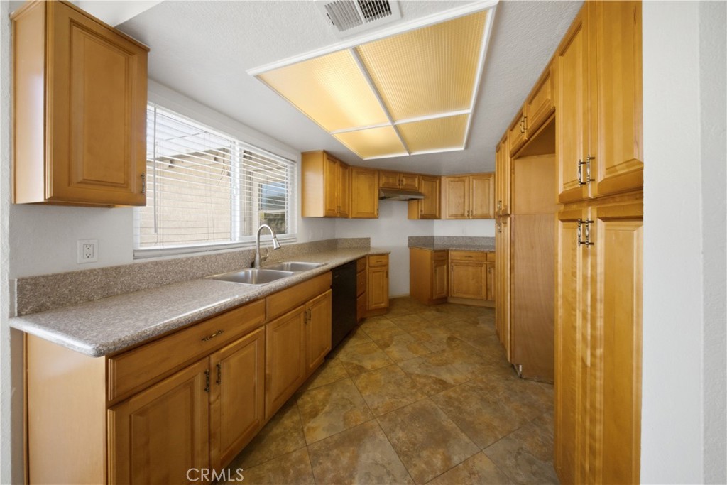 2240 Moonlight Court Property Photo 4