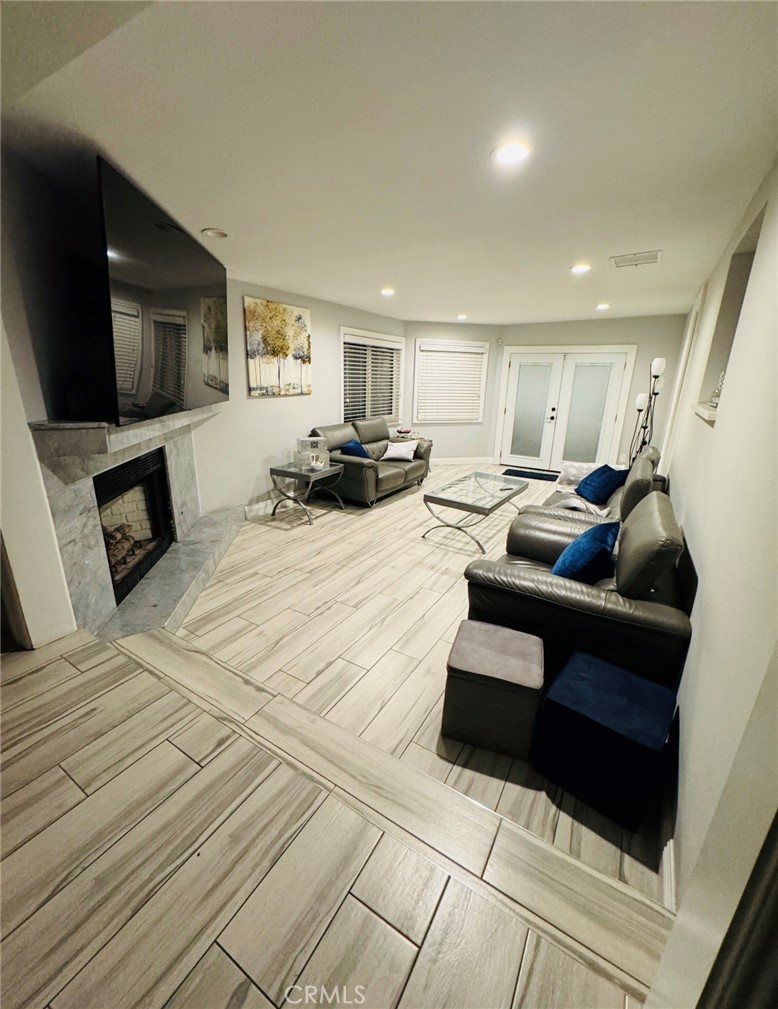 13027 Aetna Street Property Photo 4