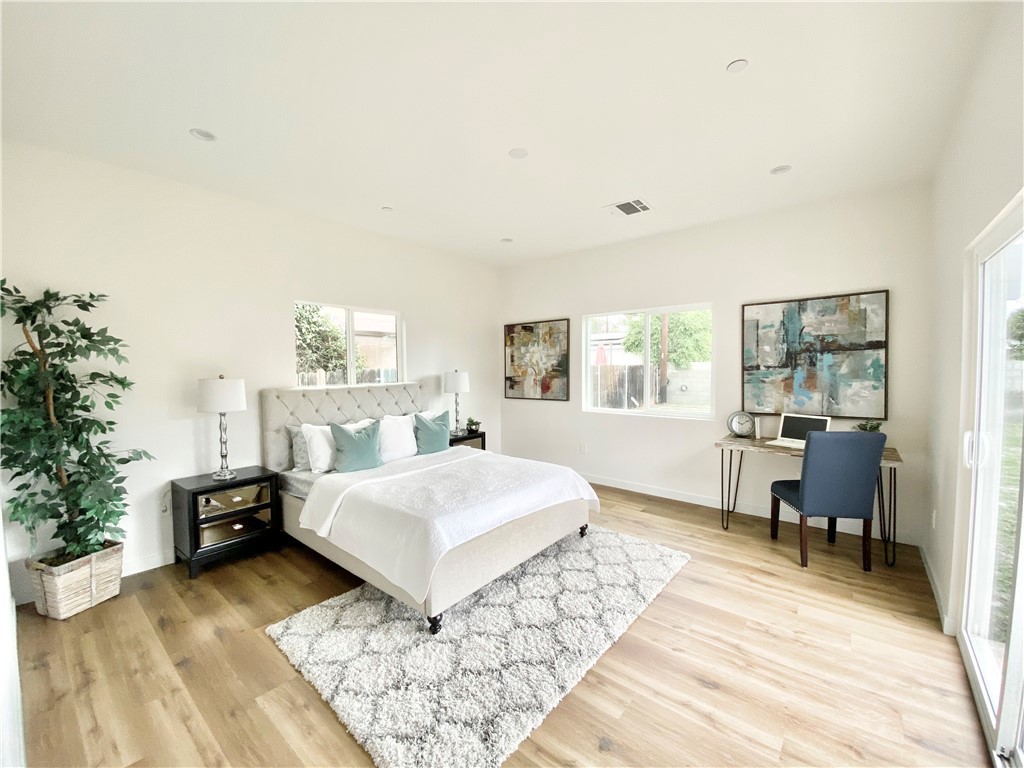 7512 Balboa Boulevard Property Photo 11
