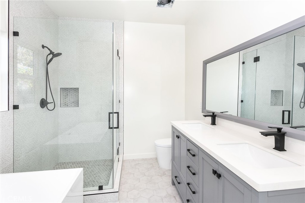 7512 Balboa Boulevard Property Photo 12