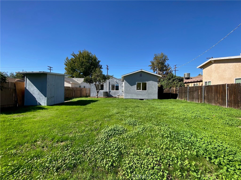 7512 Balboa Boulevard Property Photo 14