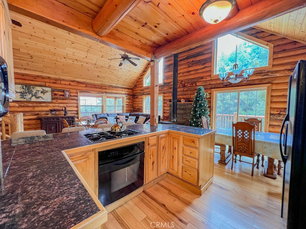 2304 Glacier Drive Property Photo 12