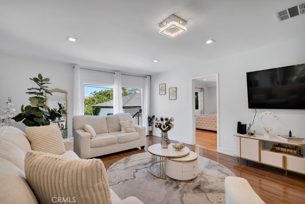 6954 Woodlake Avenue Property Photo 7