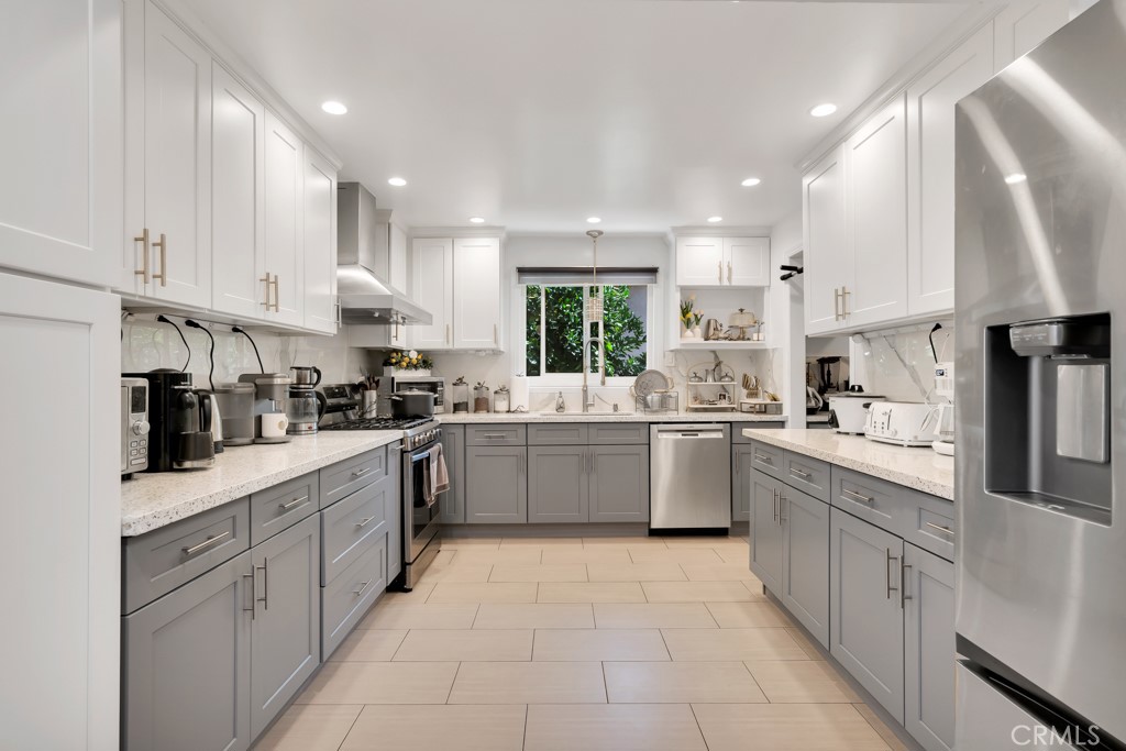 6954 Woodlake Avenue Property Photo 10