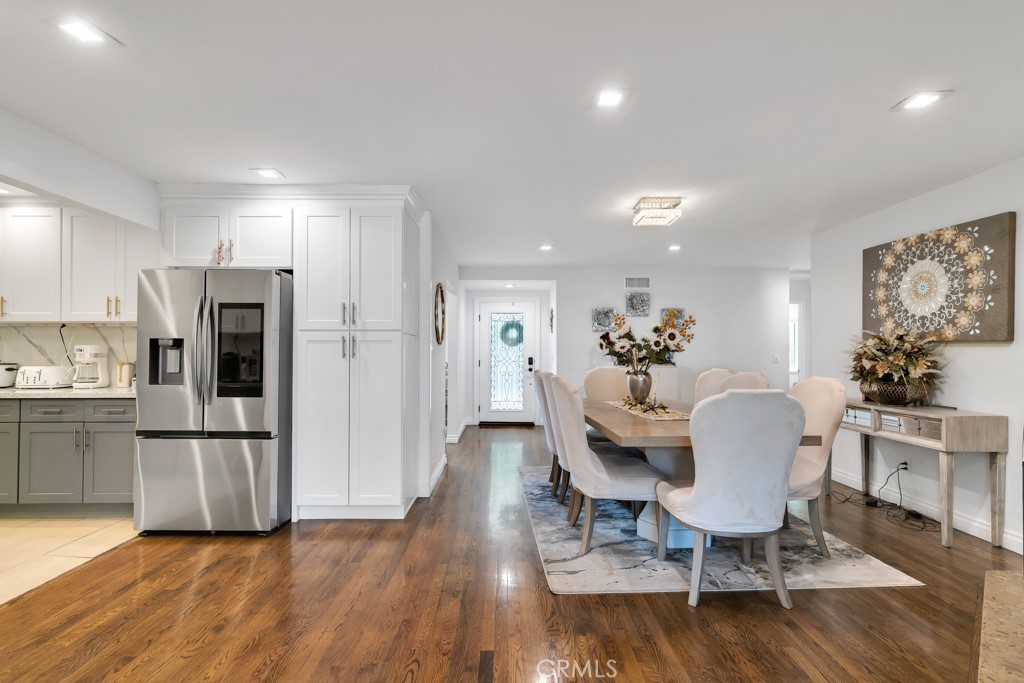 6954 Woodlake Avenue Property Photo 13