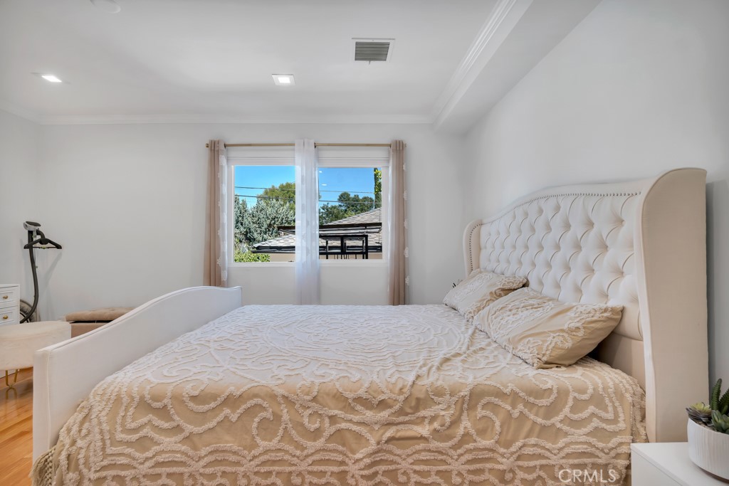 6954 Woodlake Avenue Property Photo 16