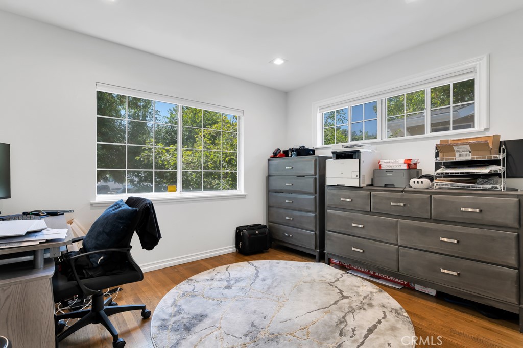 6954 Woodlake Avenue Property Photo 22
