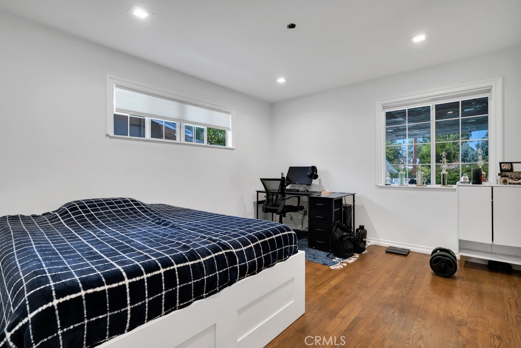 6954 Woodlake Avenue Property Photo 24