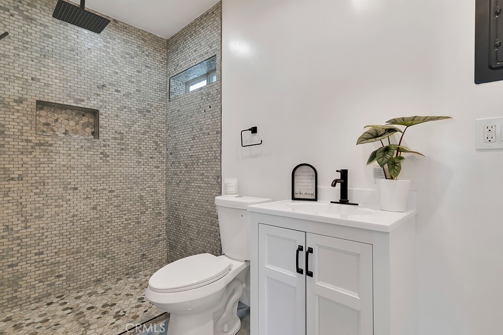 6954 Woodlake Avenue Property Photo 26