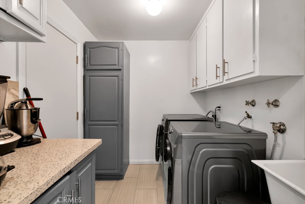 6954 Woodlake Avenue Property Photo 28