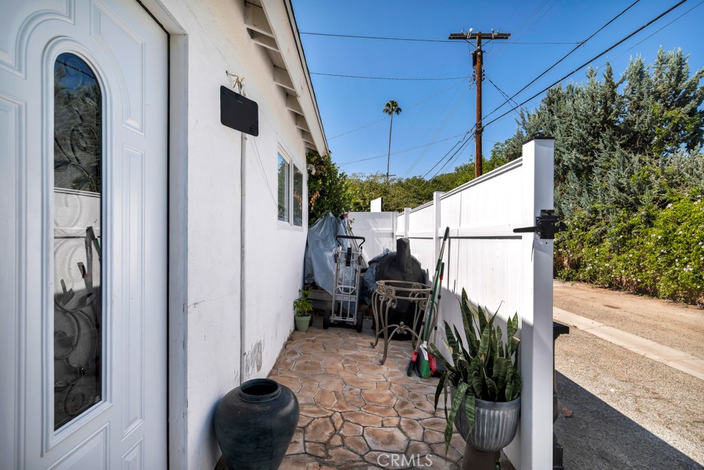 6954 Woodlake Avenue Property Photo 29