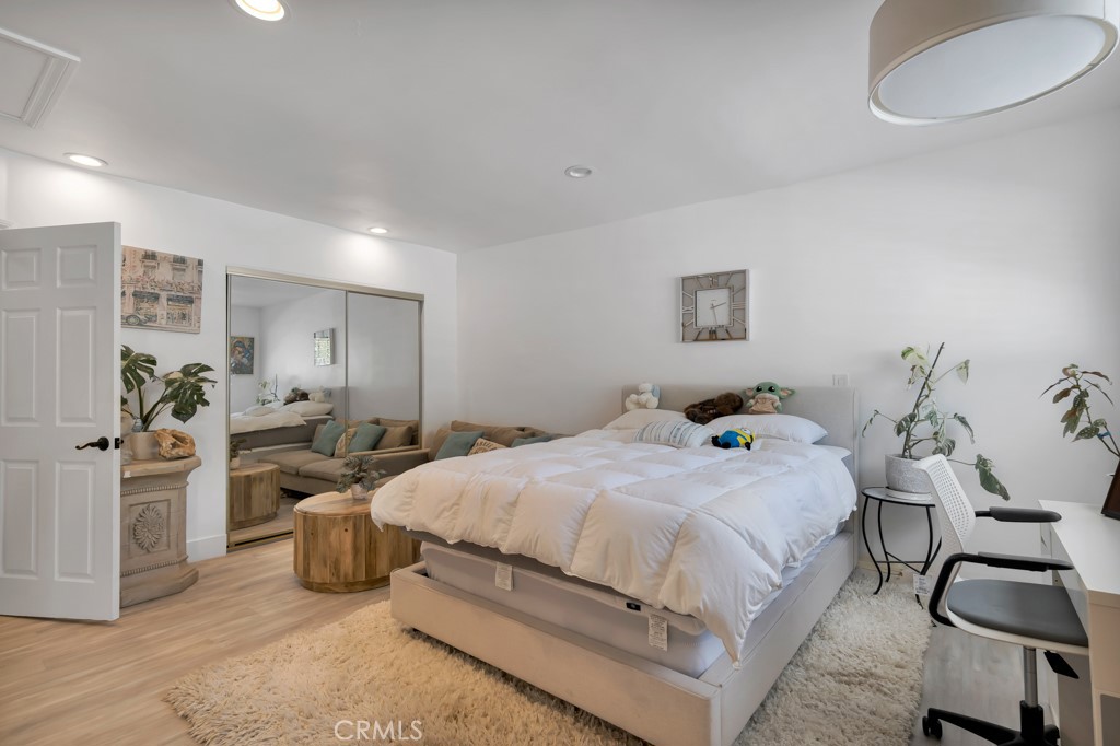 6954 Woodlake Avenue Property Photo 33