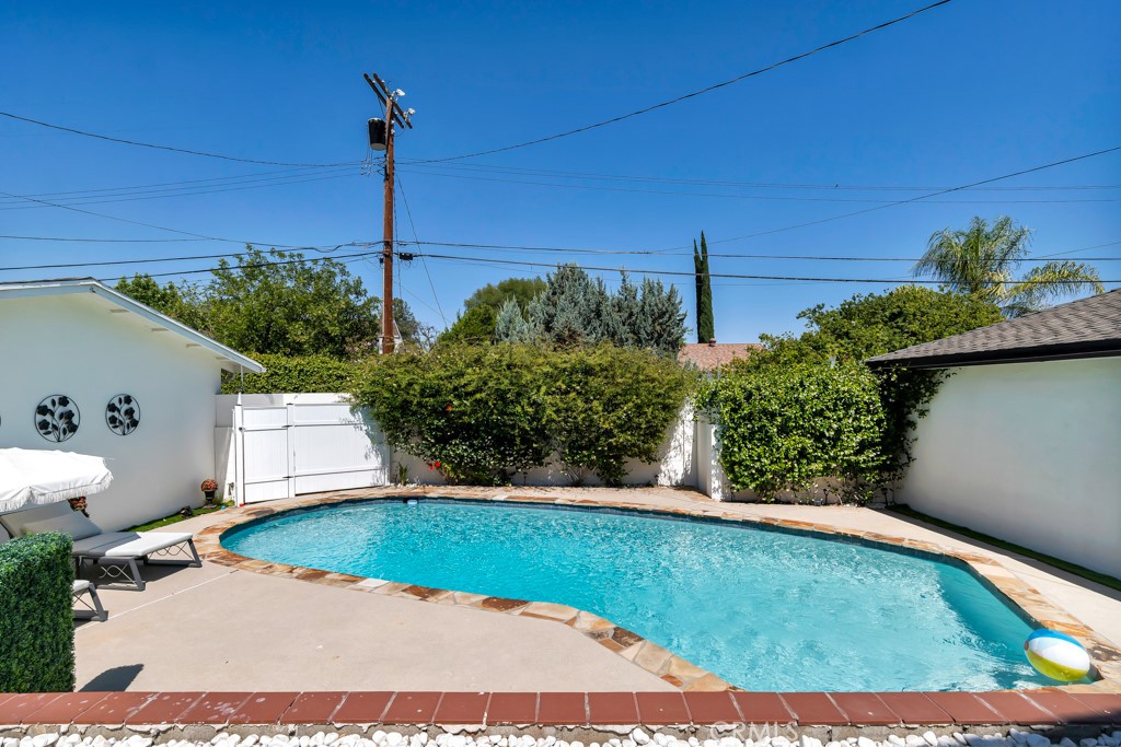 6954 Woodlake Avenue Property Photo 37