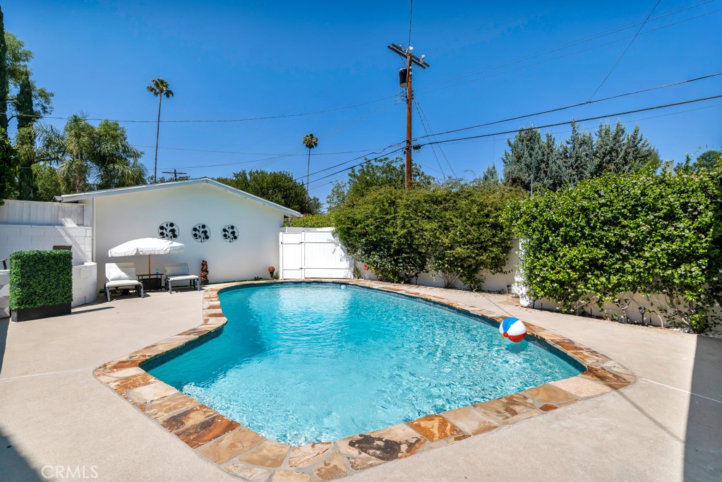 6954 Woodlake Avenue Property Photo 38