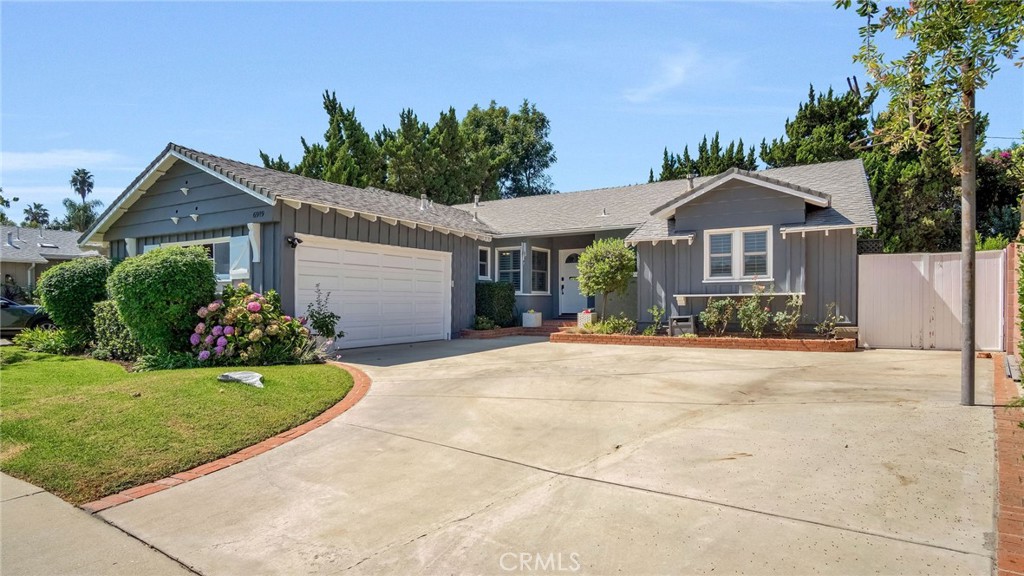 6919 Bianca Property Photo 1