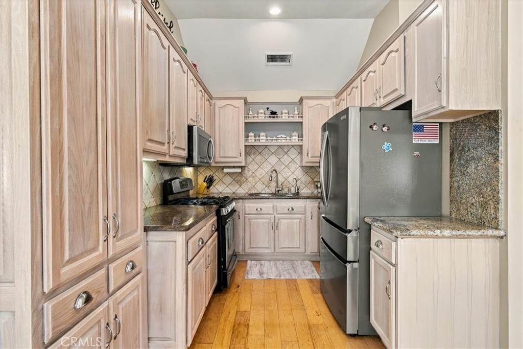 19237 Avenue Of The Oaks D Property Photo 6