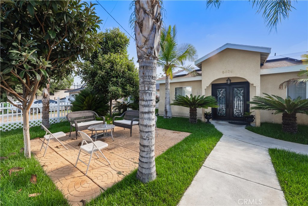 6238 Longridge Avenue Property Photo 3