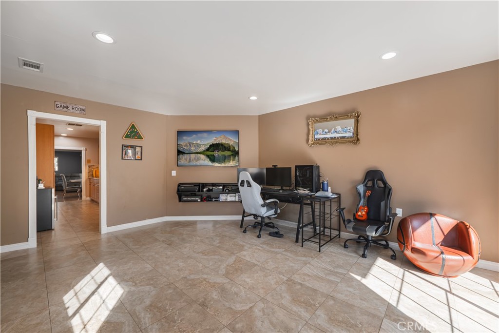 6238 Longridge Avenue Property Photo 13