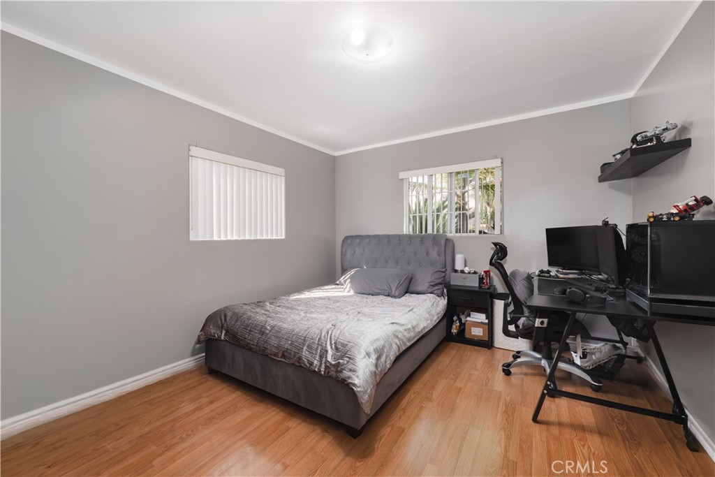 6238 Longridge Avenue Property Photo 17