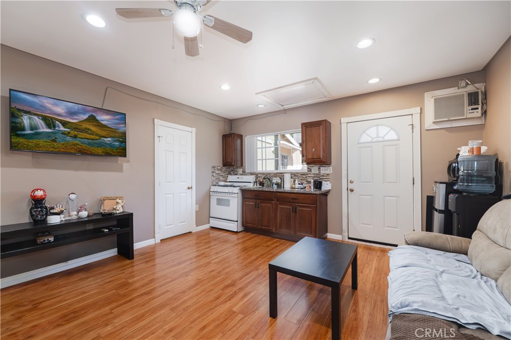 6238 Longridge Avenue Property Photo 26