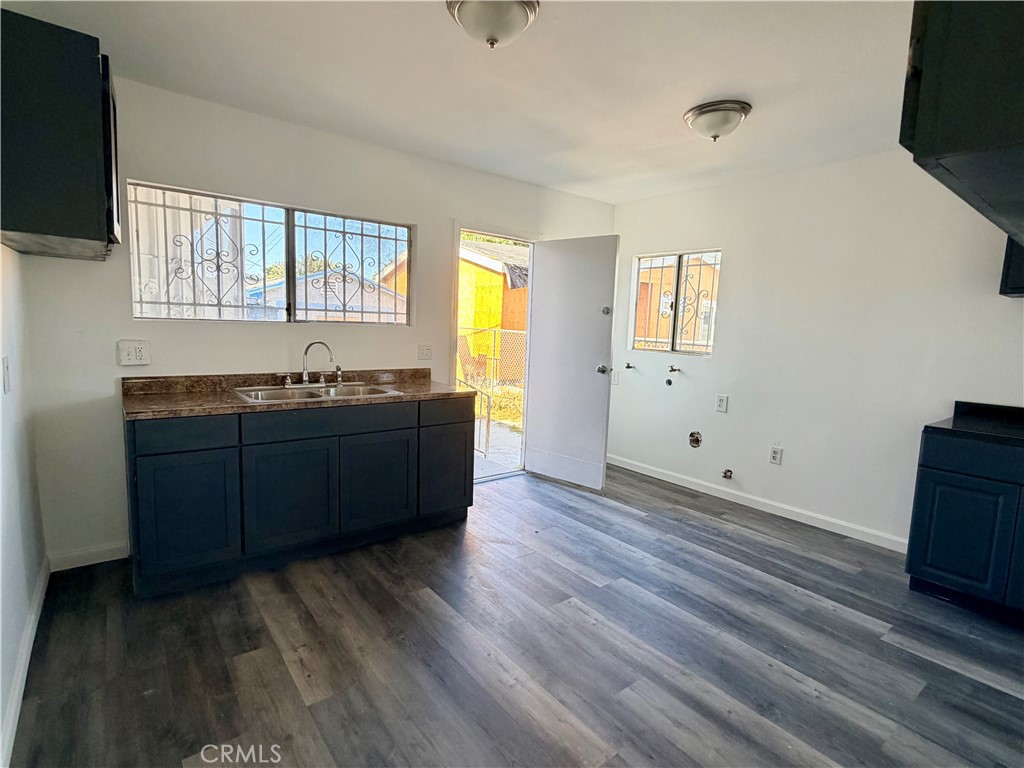 1223 W 69th Property Photo 5