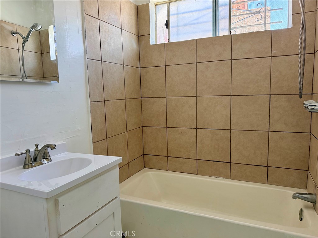 1223 W 69th Property Photo 14