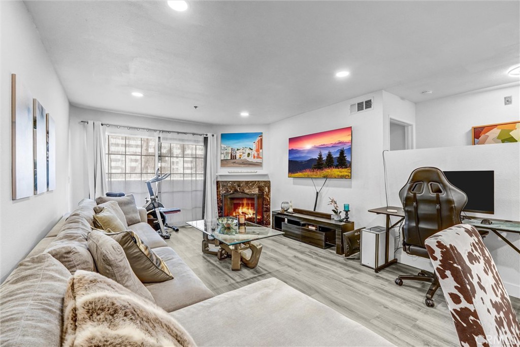 6545 Reseda Boulevard 6 Property Photo 1
