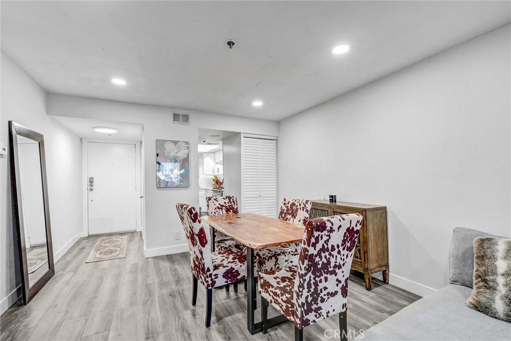 6545 Reseda Boulevard 6 Property Photo 8