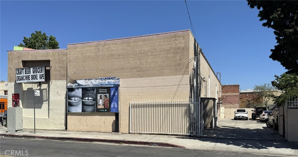 5070 Hollywood Boulevard Property Photo 3