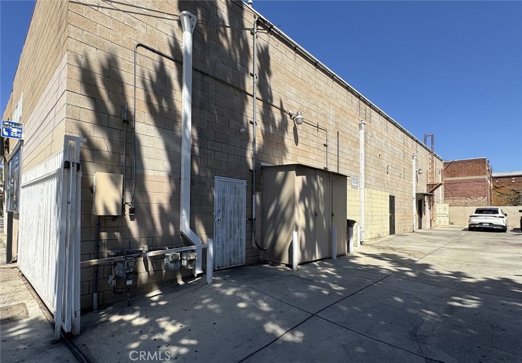 5070 Hollywood Boulevard Property Photo 4