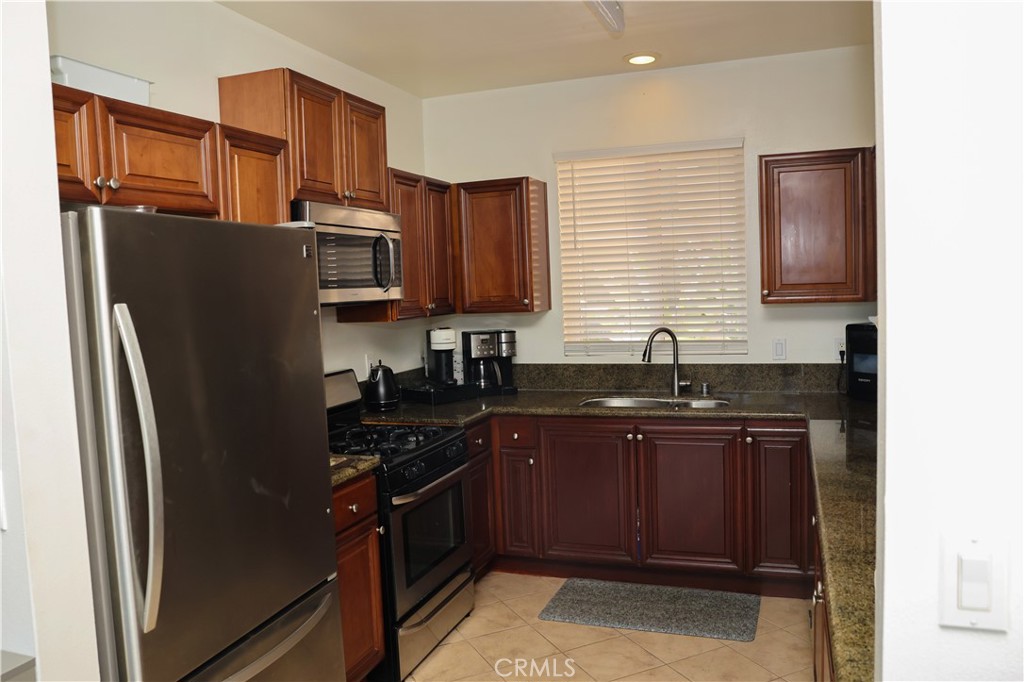 13951 Sherman Way 301 Property Photo 5