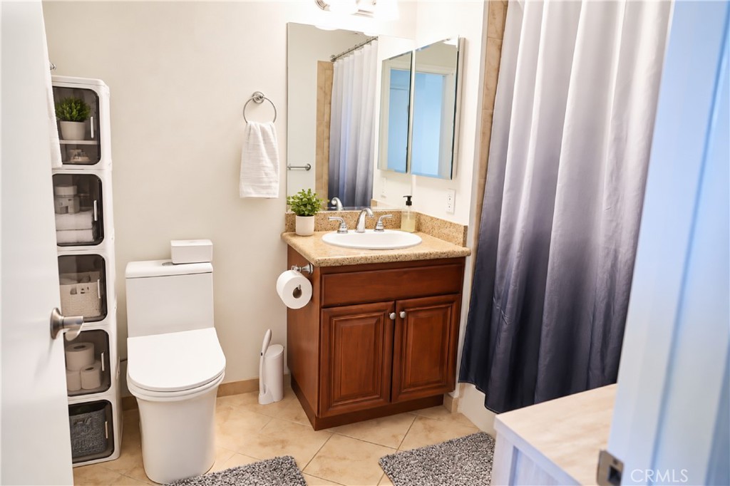 13951 Sherman Way 301 Property Photo 11