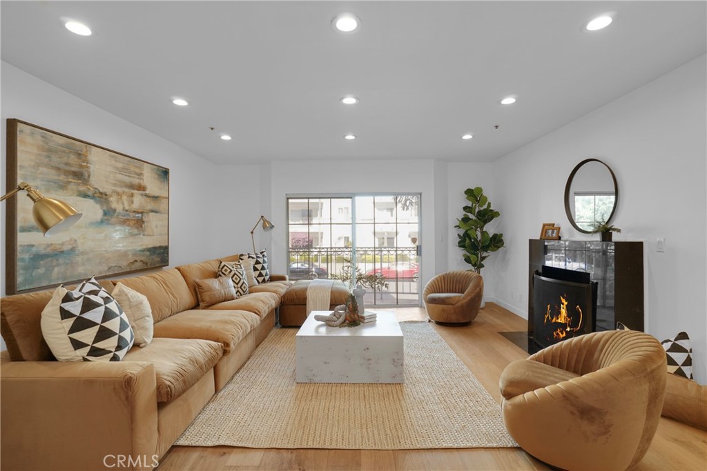 1871 Greenfield Avenue 102 Property Photo 1