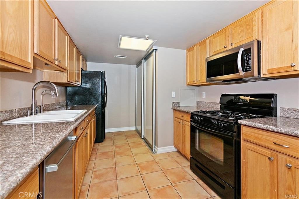 11124 Burbank Boulevard 310 Property Photo 4