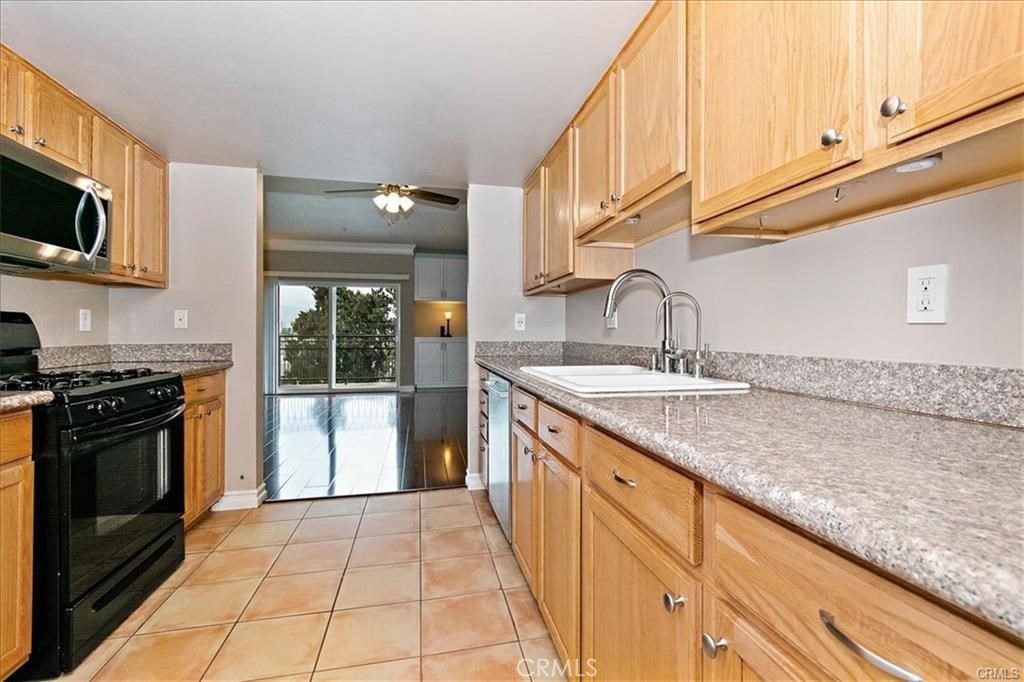 11124 Burbank Boulevard 310 Property Photo 5