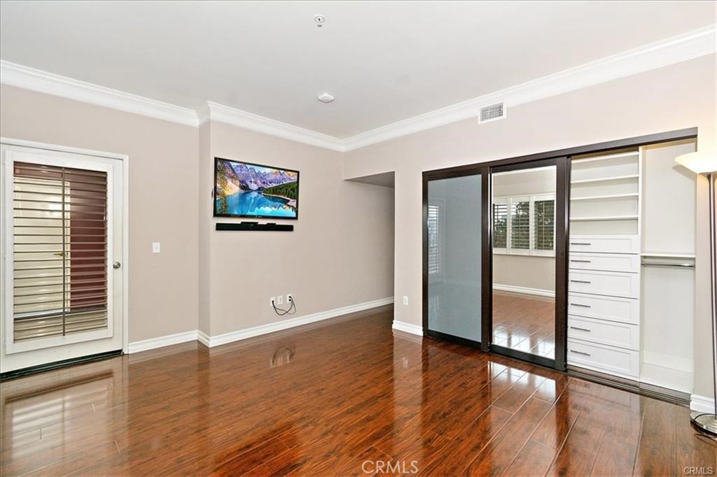11124 Burbank Boulevard 310 Property Photo 7