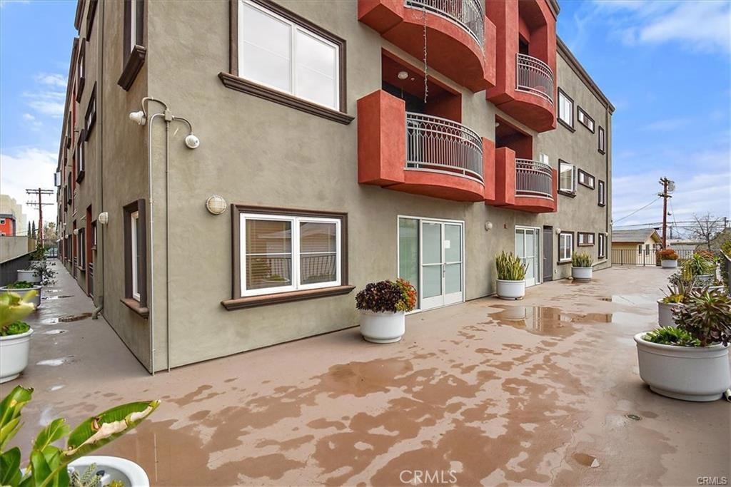 11124 Burbank Boulevard 310 Property Photo 10