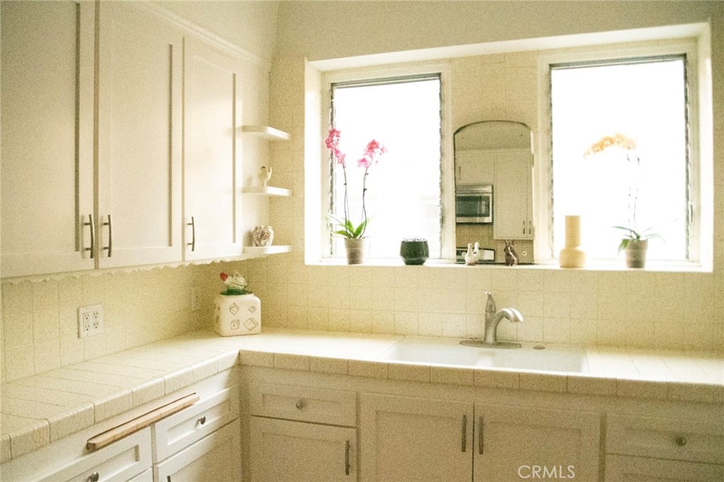 1054 S Corning Property Photo 6