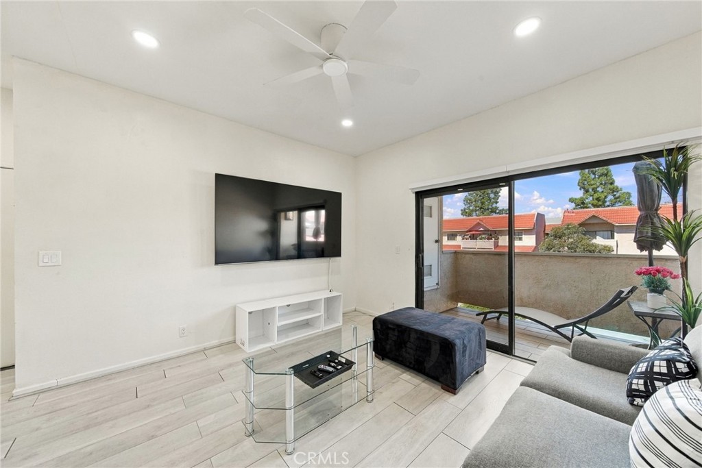 10943 Laurel Canyon Boulevard B9 Property Photo 5