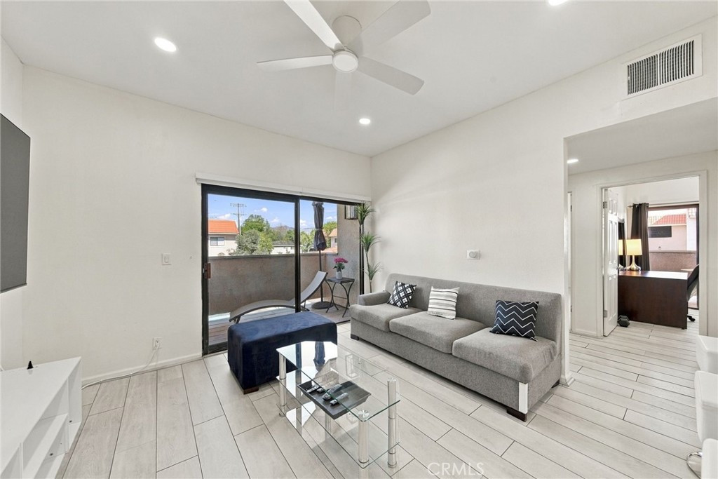 10943 Laurel Canyon Boulevard B9 Property Photo 6