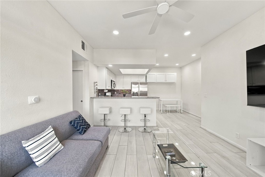 10943 Laurel Canyon Boulevard B9 Property Photo 8