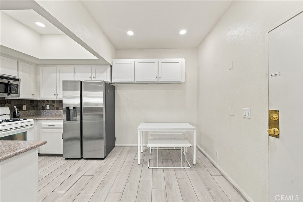 10943 Laurel Canyon Boulevard B9 Property Photo 9