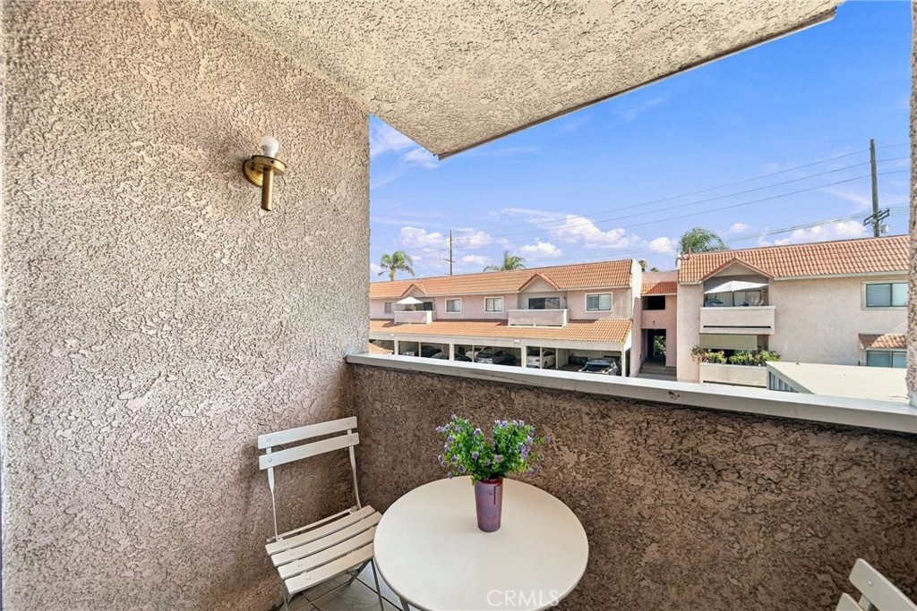 10943 Laurel Canyon Boulevard B9 Property Photo 12