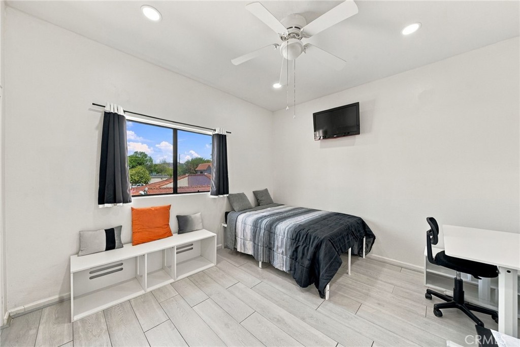 10943 Laurel Canyon Boulevard B9 Property Photo 15