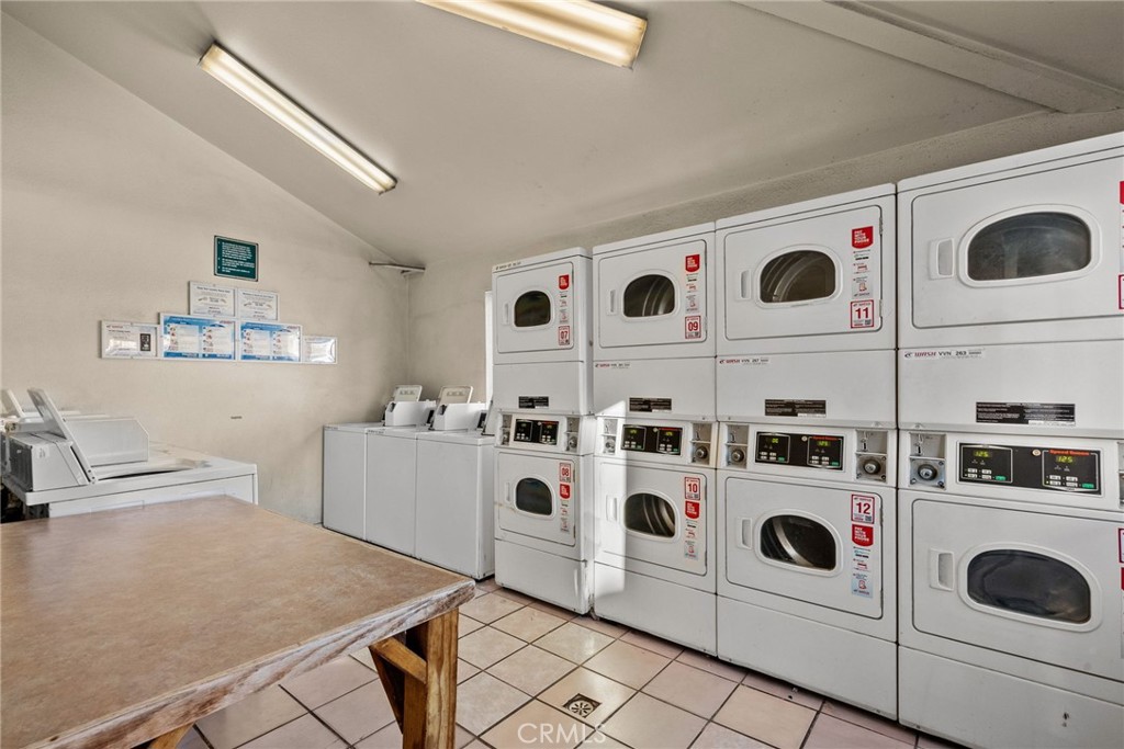 10943 Laurel Canyon Boulevard B9 Property Photo 26
