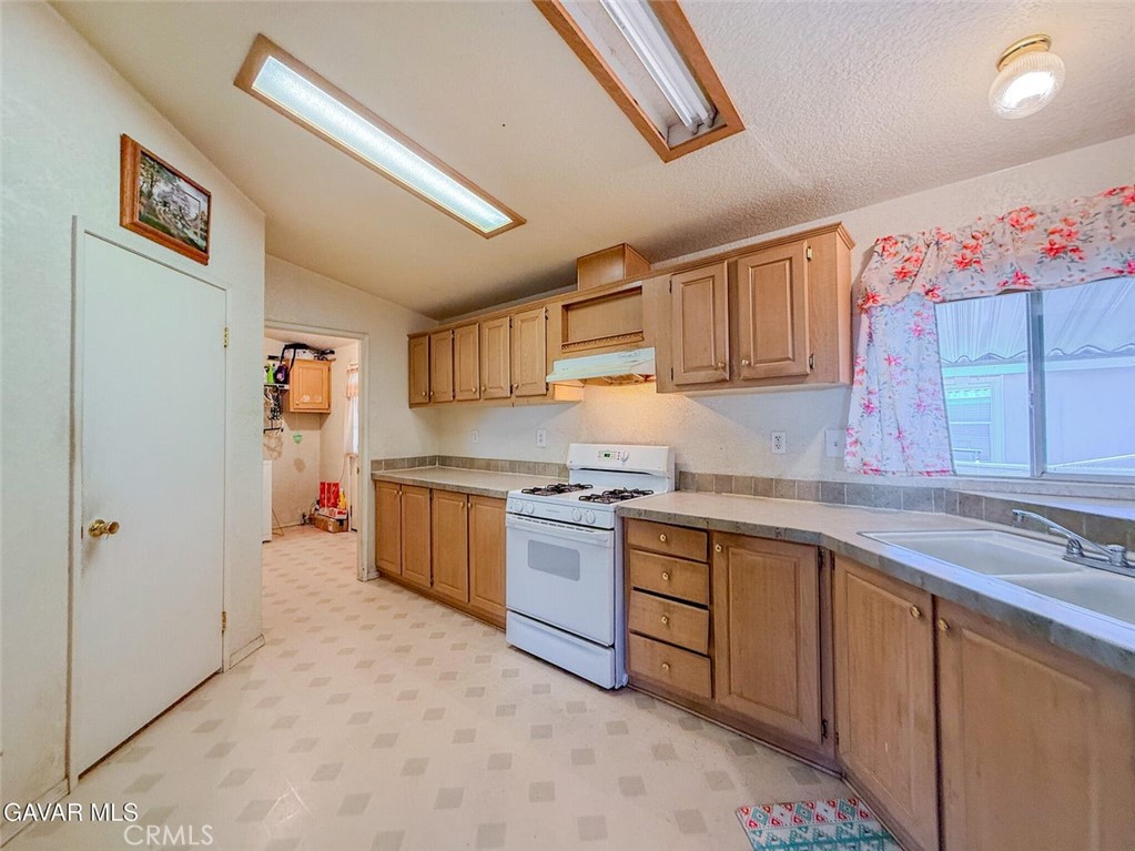 45465 E 25th Street 214 Property Photo 12