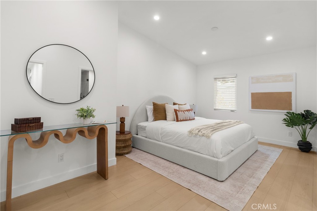 18216 Hartland Street Property Photo 16