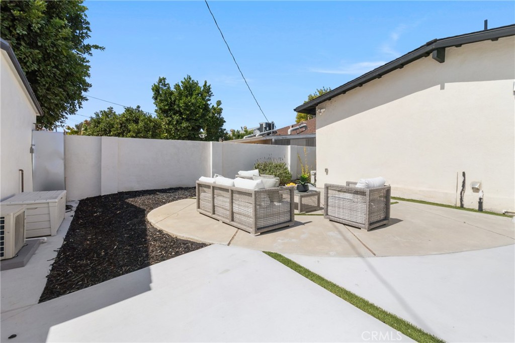 18216 Hartland Street Property Photo 20